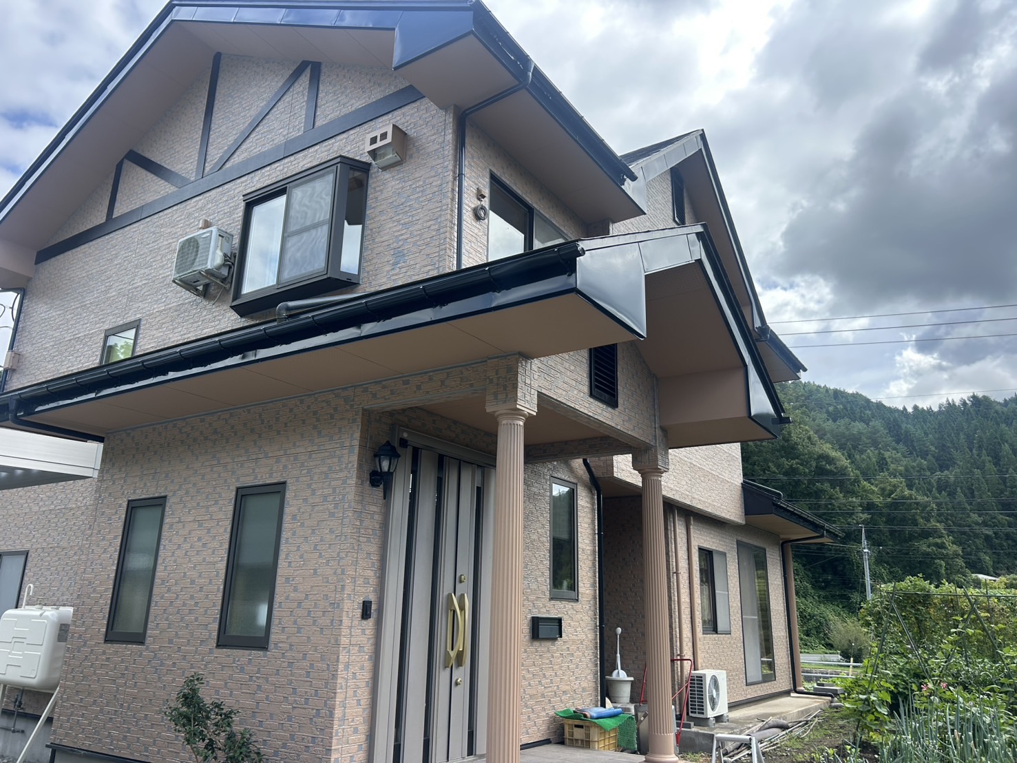 白鷹町でT様邸外壁塗装・塗装工事を行いました。